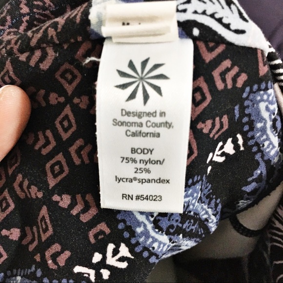 Athleta Leggings Patchwork Salutations 7/8 Yoga Workout Blue/Black Size XS - Picture 12 of 12